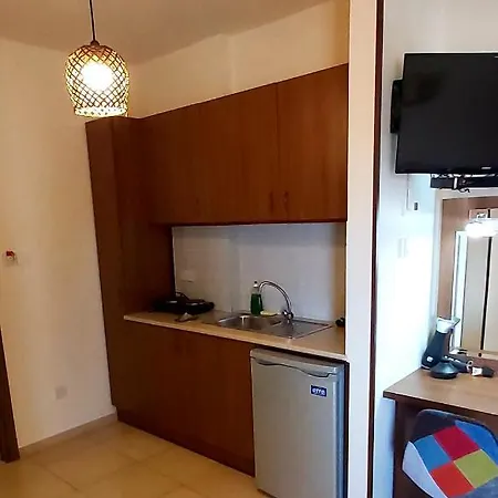 Lakis Court Apartment *