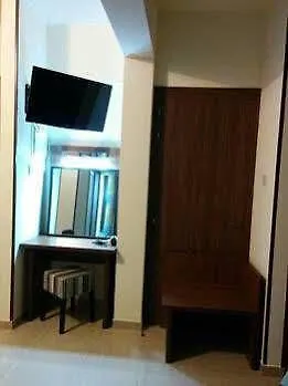 拉基斯庭院公寓 *