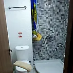 拉基斯庭院公寓