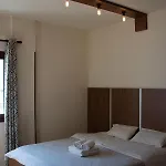 拉基斯庭院公寓