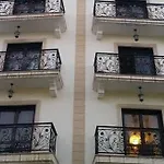 公寓 拉基斯庭院公寓 *