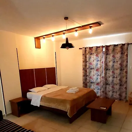 Lakis Court Апартаменти