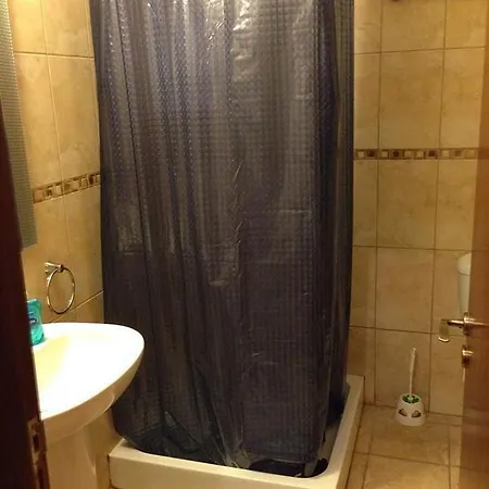 Апартаменти Lakis Court *