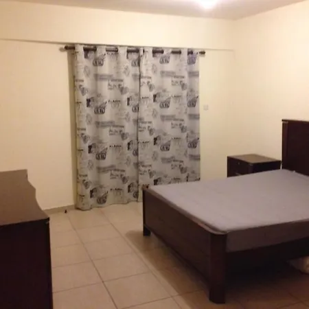 Lakis Court Apartment *