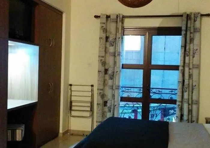 لاكيس كورت لارنكا